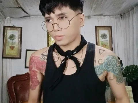 live now model CalvinMckenzie