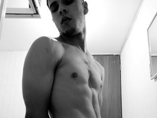 live sex video chat model DereckMatthews