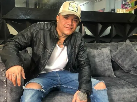 nude webcam chat model EduyValbuenas