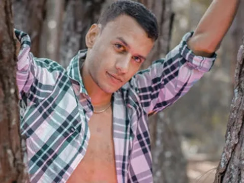 Have a live chat with webcam model JeanSoto