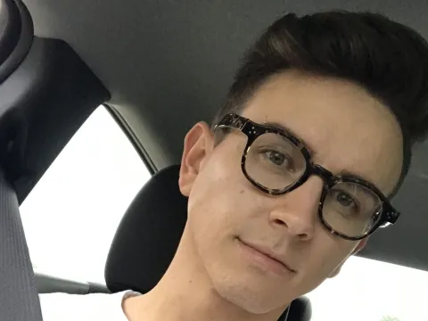 feed live sex model NigelHart